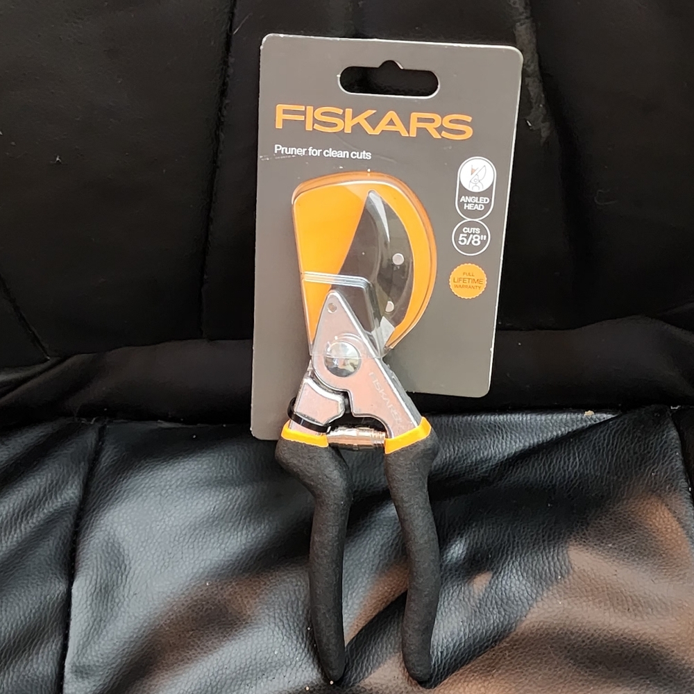 Friskars Ergonomic No Slip Handle Angled Head Wrist Comfort Clean Cuts NEW